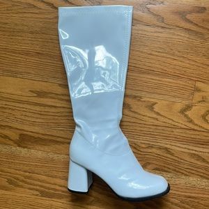 Go go boots size 7 (fit 7.5)